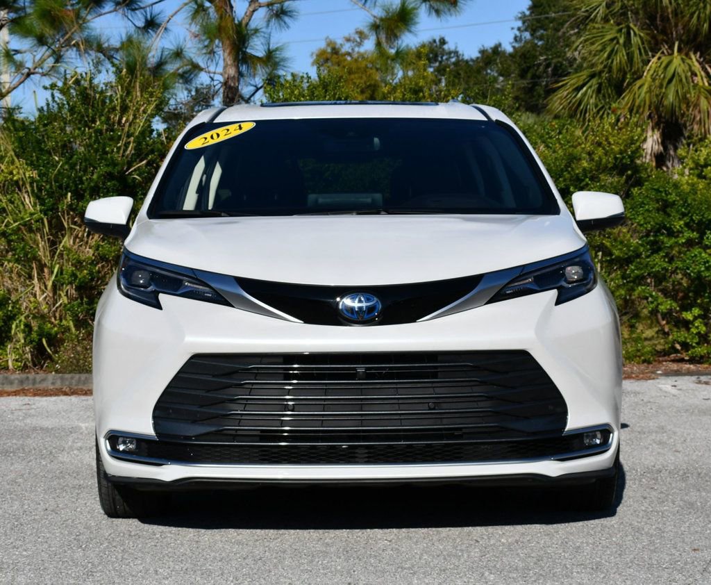 Used 2024 Toyota Sienna Platinum image 41