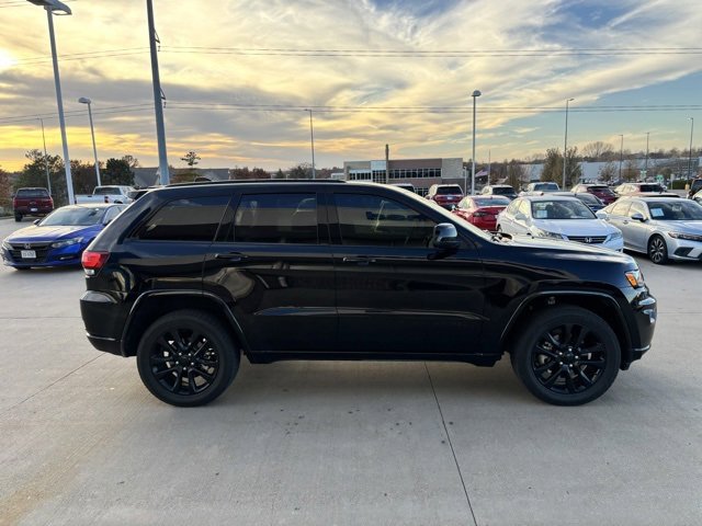 Used 2021 Jeep Grand Cherokee Laredo X image 4