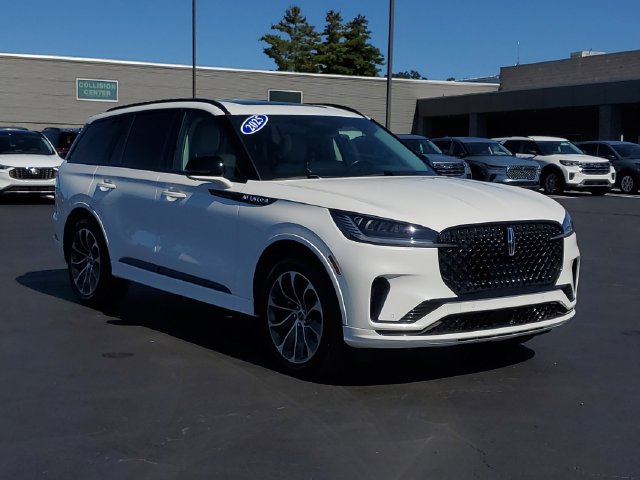 Certified 2025 Lincoln Aviator AWD w/ Jet Appearance Package image 2