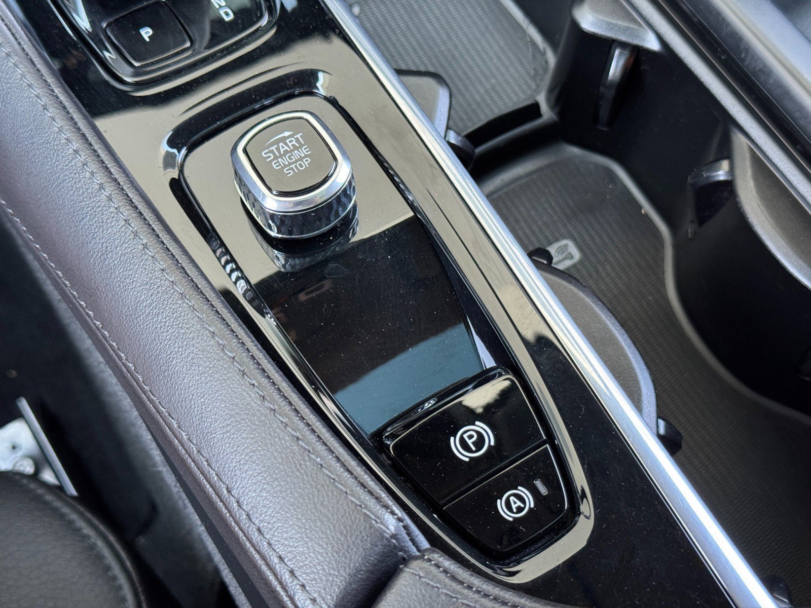 Used 2023 Volvo S90 B6 Plus w/ Protection Package Premier image 32