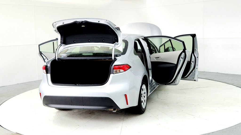 Used 2024 Toyota Corolla LE FWD image 11