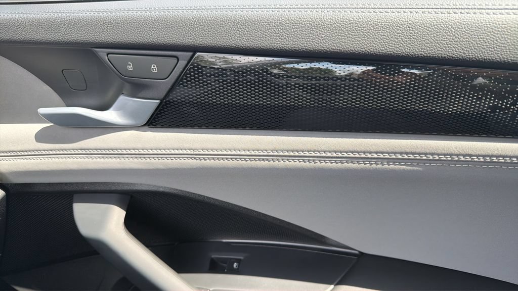 New 2026 Volkswagen Tiguan SE FWD image 12