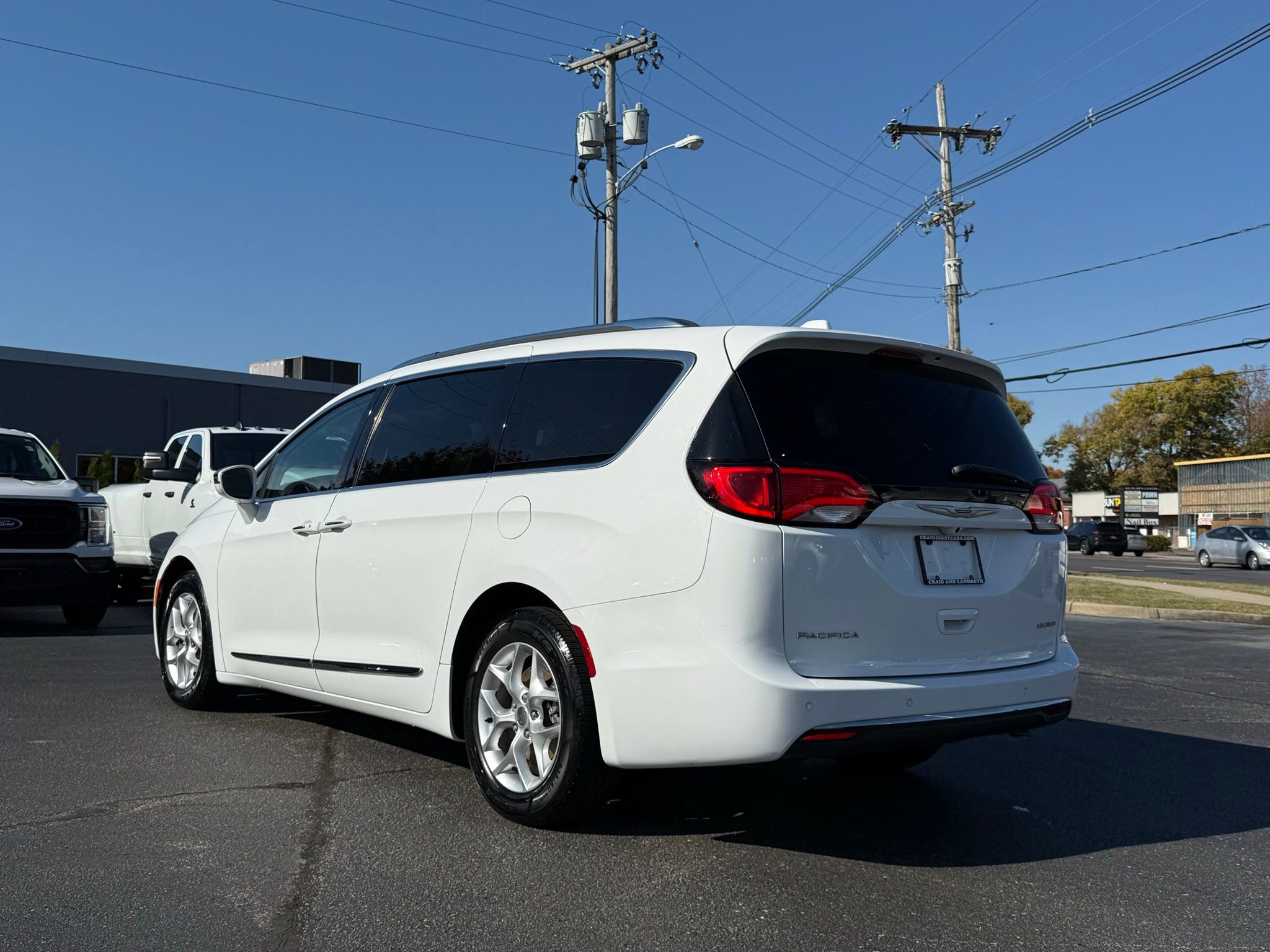 Used 2020 Chrysler Pacifica Limited image 3
