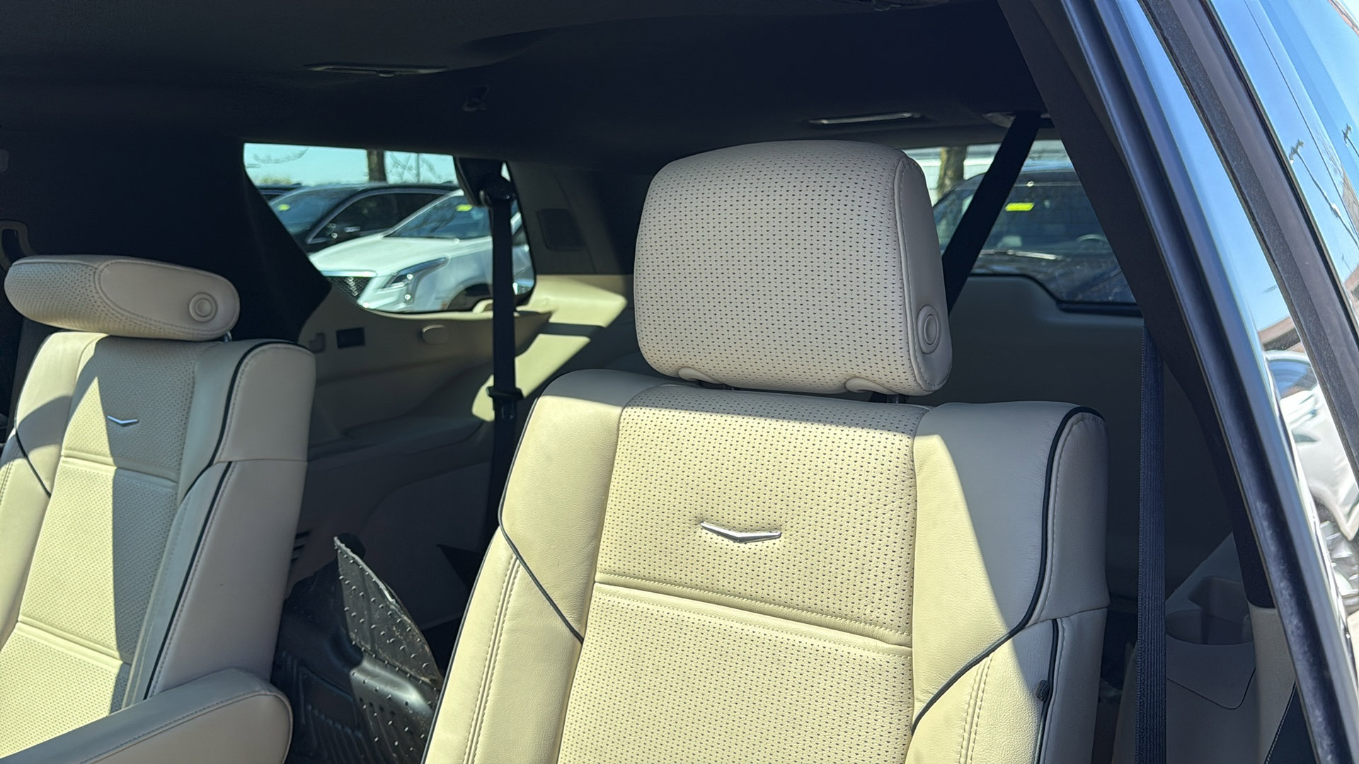 Used 2021 Cadillac Escalade Premium Luxury w/ Performance Package AWD/4WD image 29