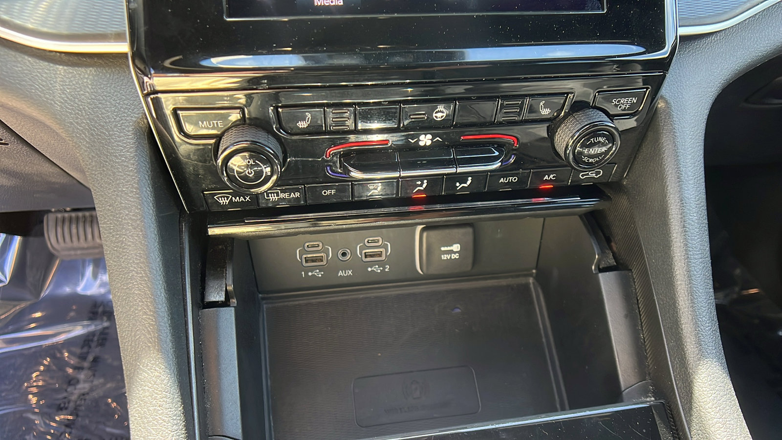 Certified 2024 Jeep Grand Cherokee L Laredo image 34