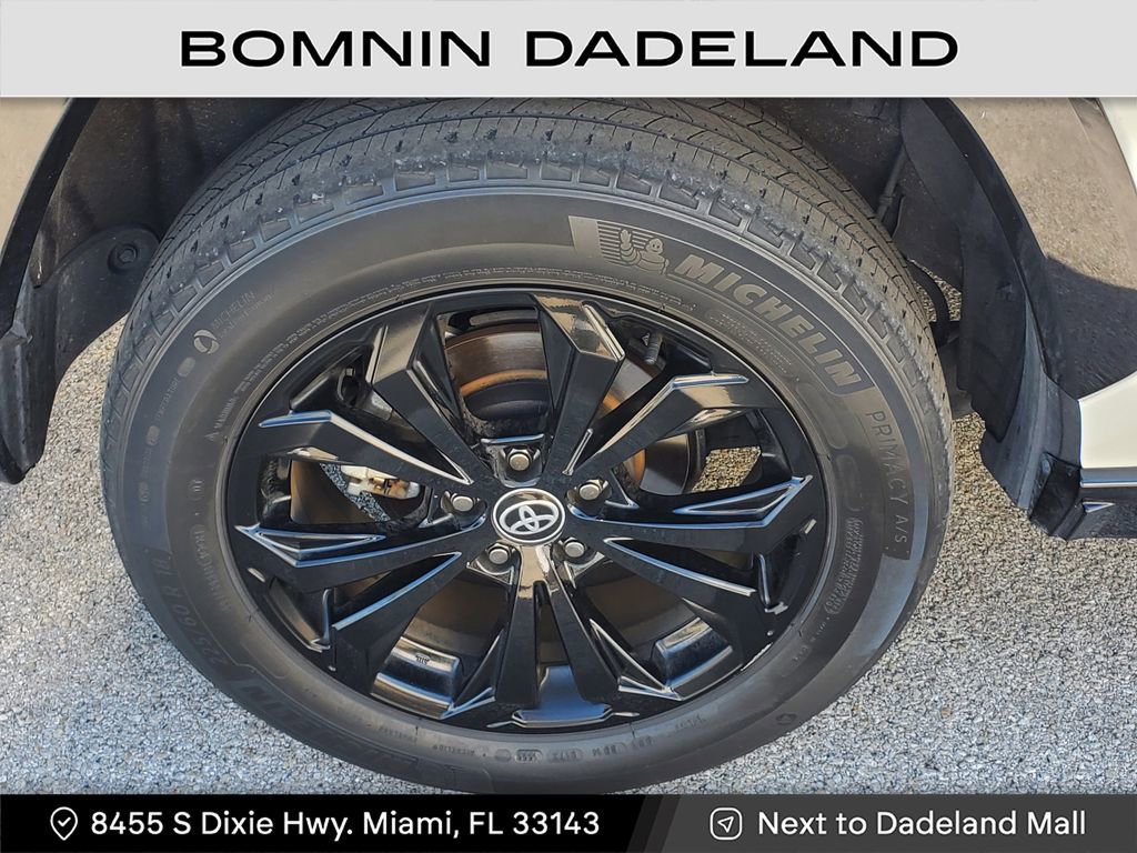 Used 2022 Toyota RAV4 SE image 5