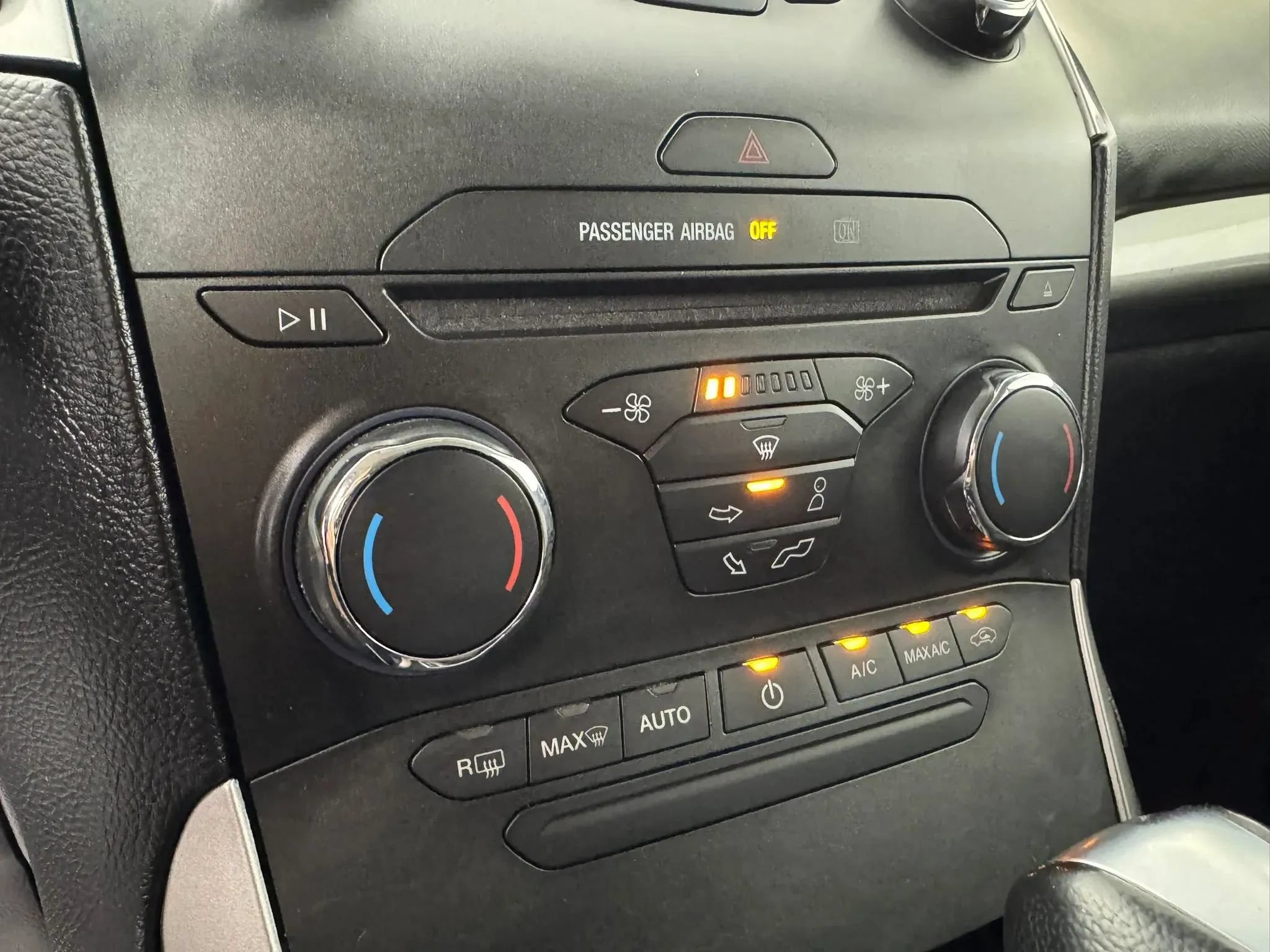 Used 2016 Ford Edge SEL FWD image 20