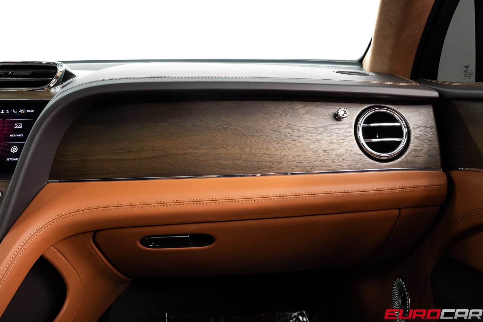 Used 2024 Bentley Bentayga AWD/4WD image 31