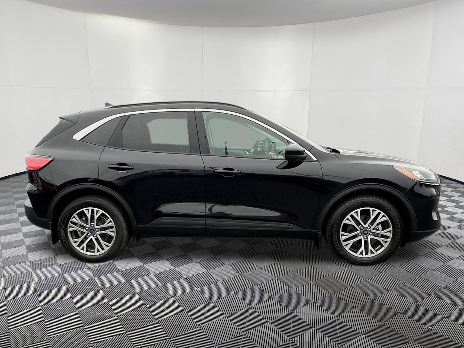 Used 2021 Ford Escape SEL w/ Technology Package image 7