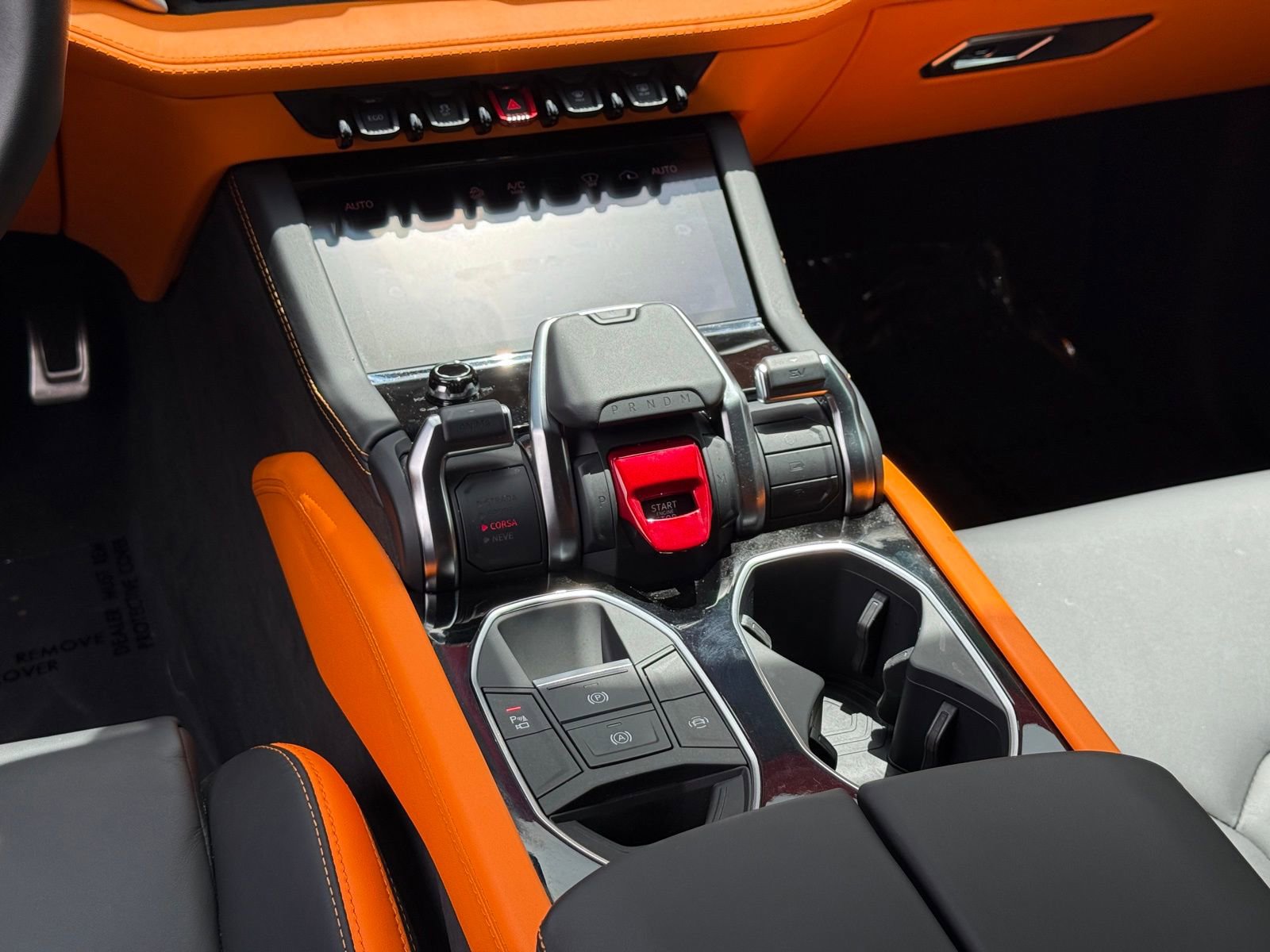 Used 2025 Lamborghini Urus SE image 27