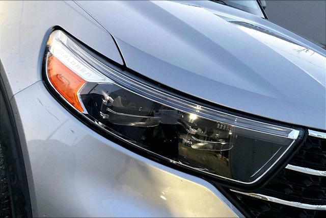 Used 2022 Ford Explorer XLT image 32