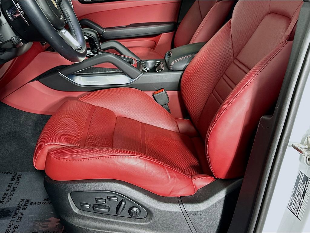 Used 2023 Porsche Cayenne Turbo image 22