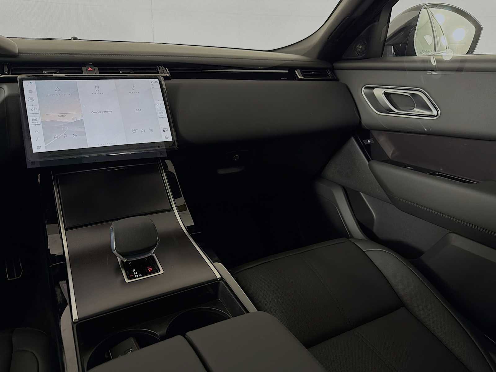 New 2026 Land Rover Range Rover Velar Dynamic SE AWD/4WD image 24