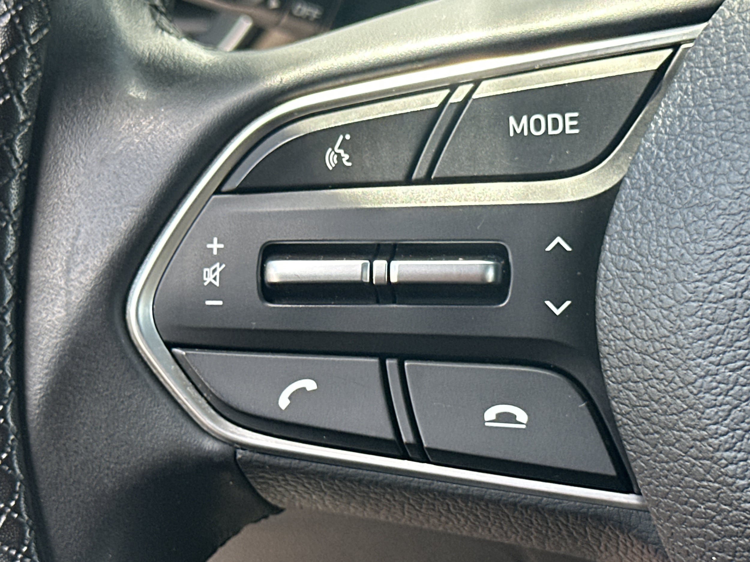 Used 2019 Hyundai Santa Fe Limited FWD image 25