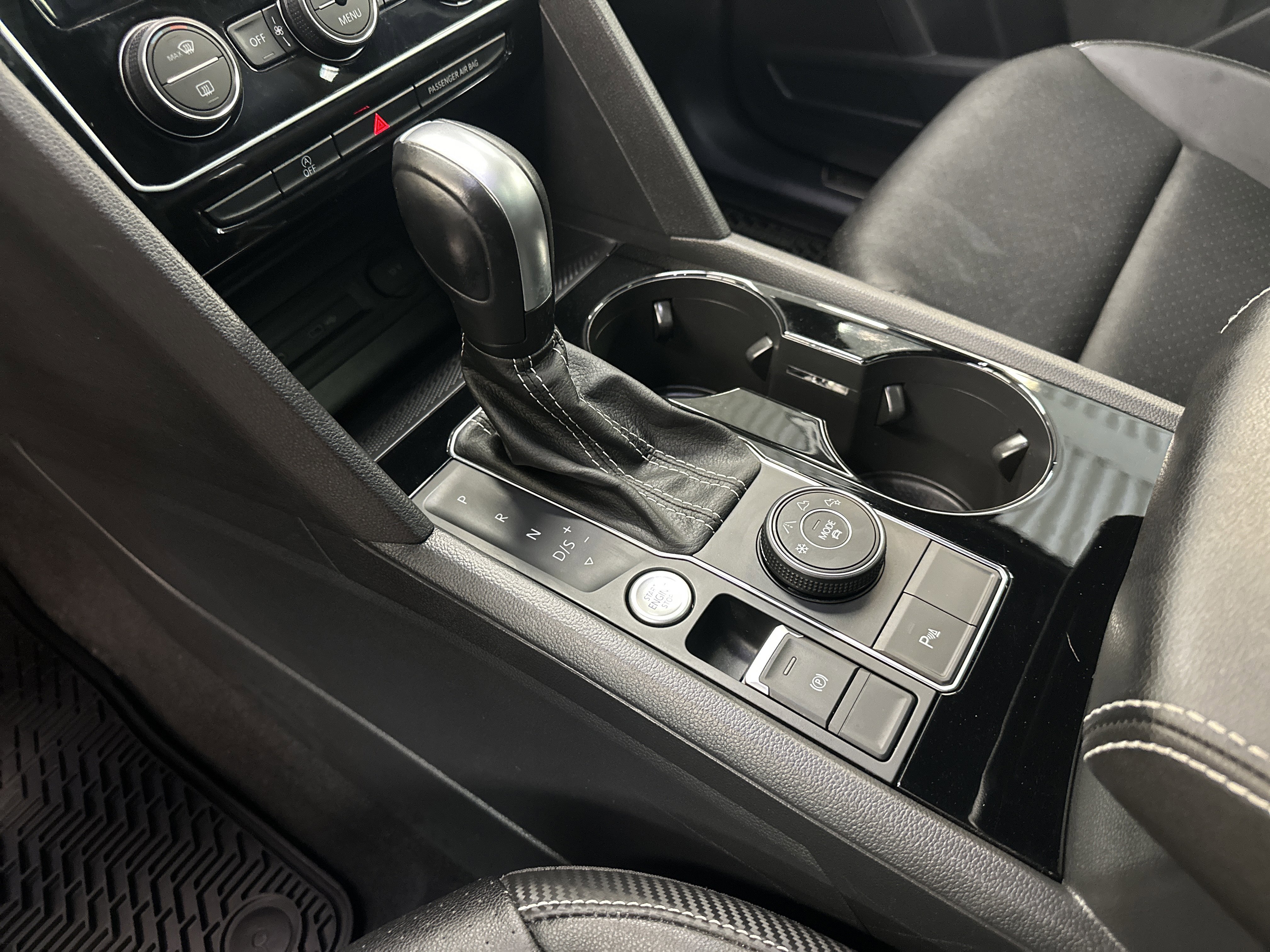 Used 2023 Volkswagen Atlas Cross Sport SEL image 32