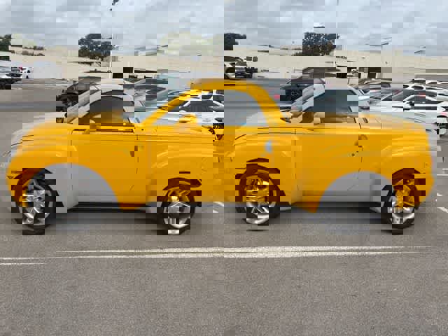 Used 2003 Chevrolet SSR w/ Preferred Equipment Group video 2