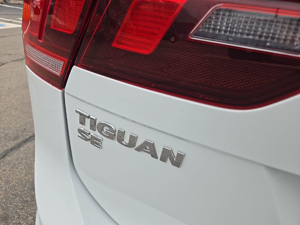 Used 2018 Volkswagen Tiguan SE w/ Panoramic Sunroof Package image 8