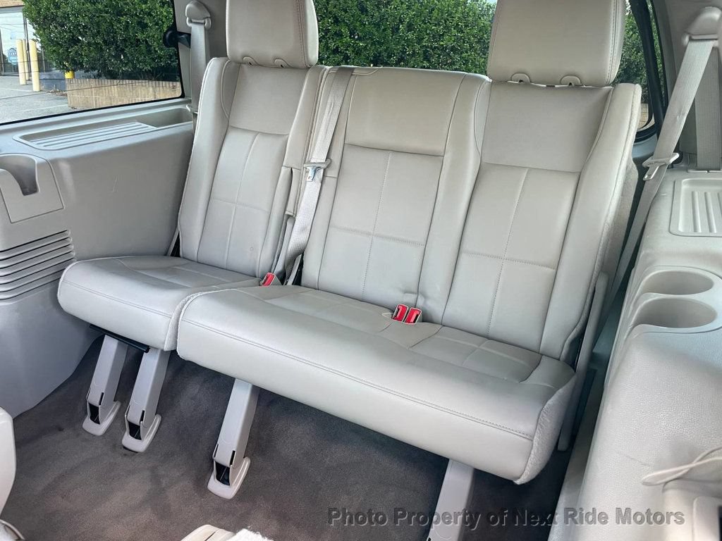 Used 2011 Lincoln Navigator 2WD image 16