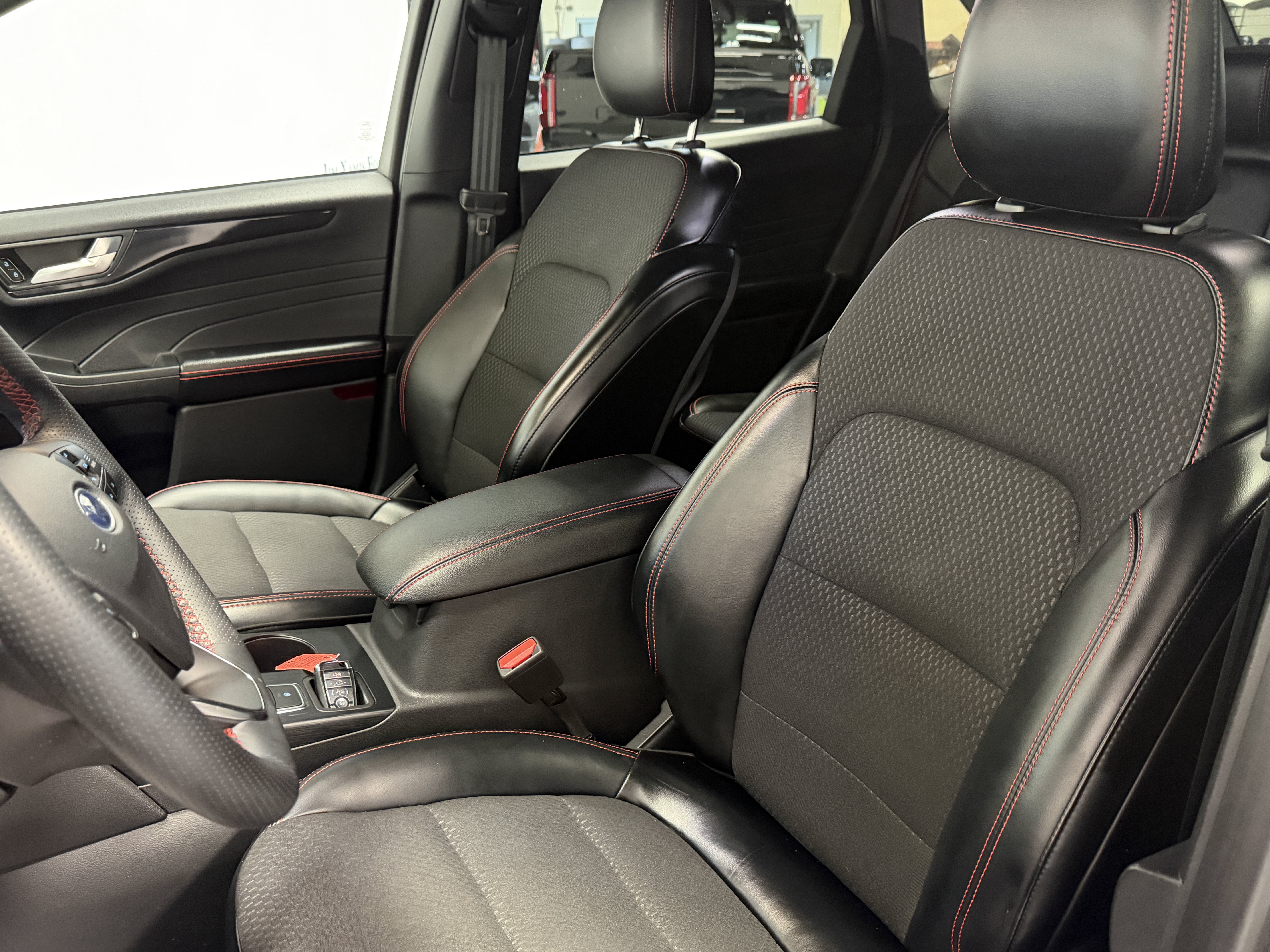 Used 2024 Ford Escape ST-Line w/ Tech Pack #1 AWD/4WD image 17