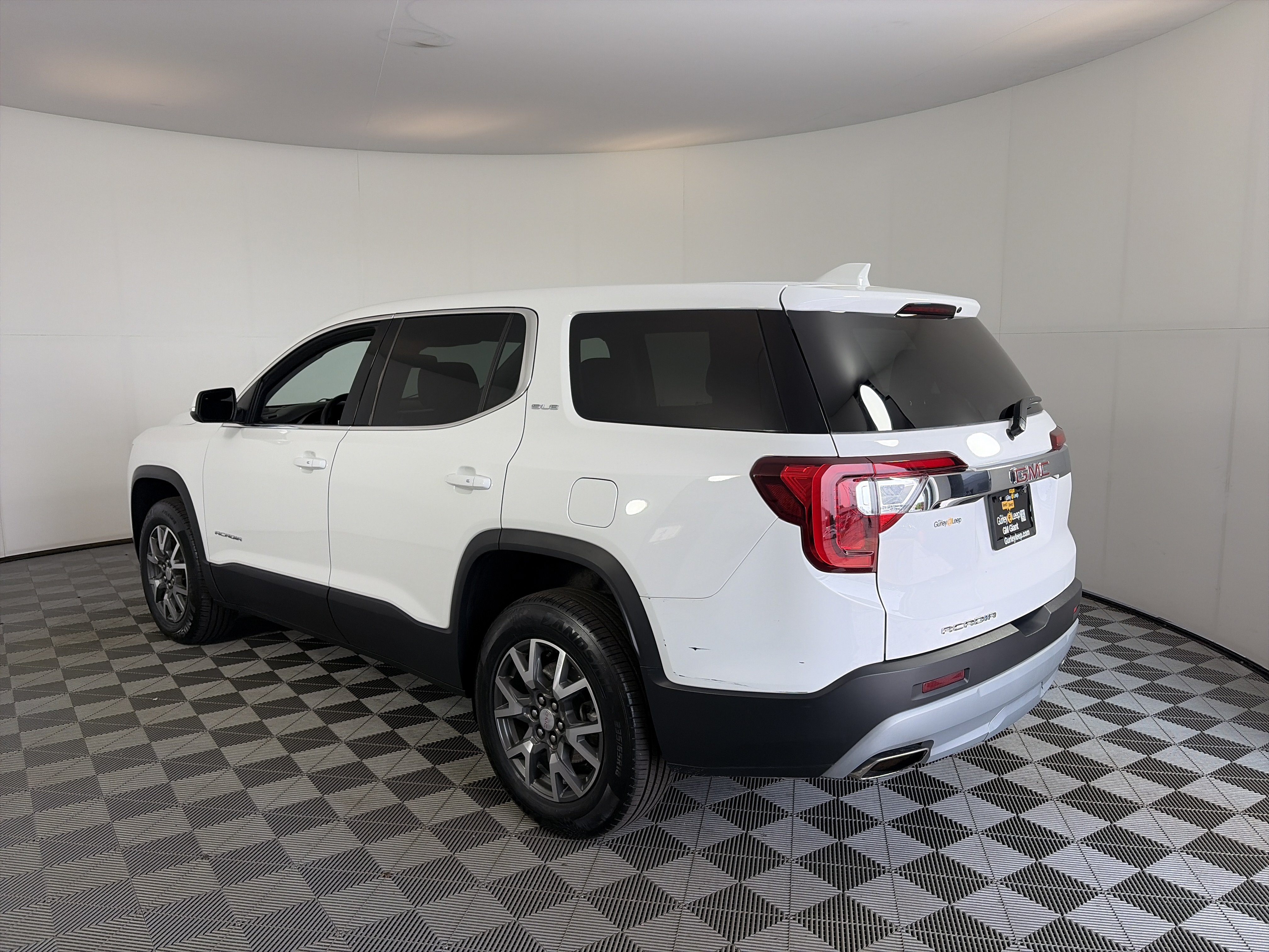 Used 2023 GMC Acadia SLE FWD image 5