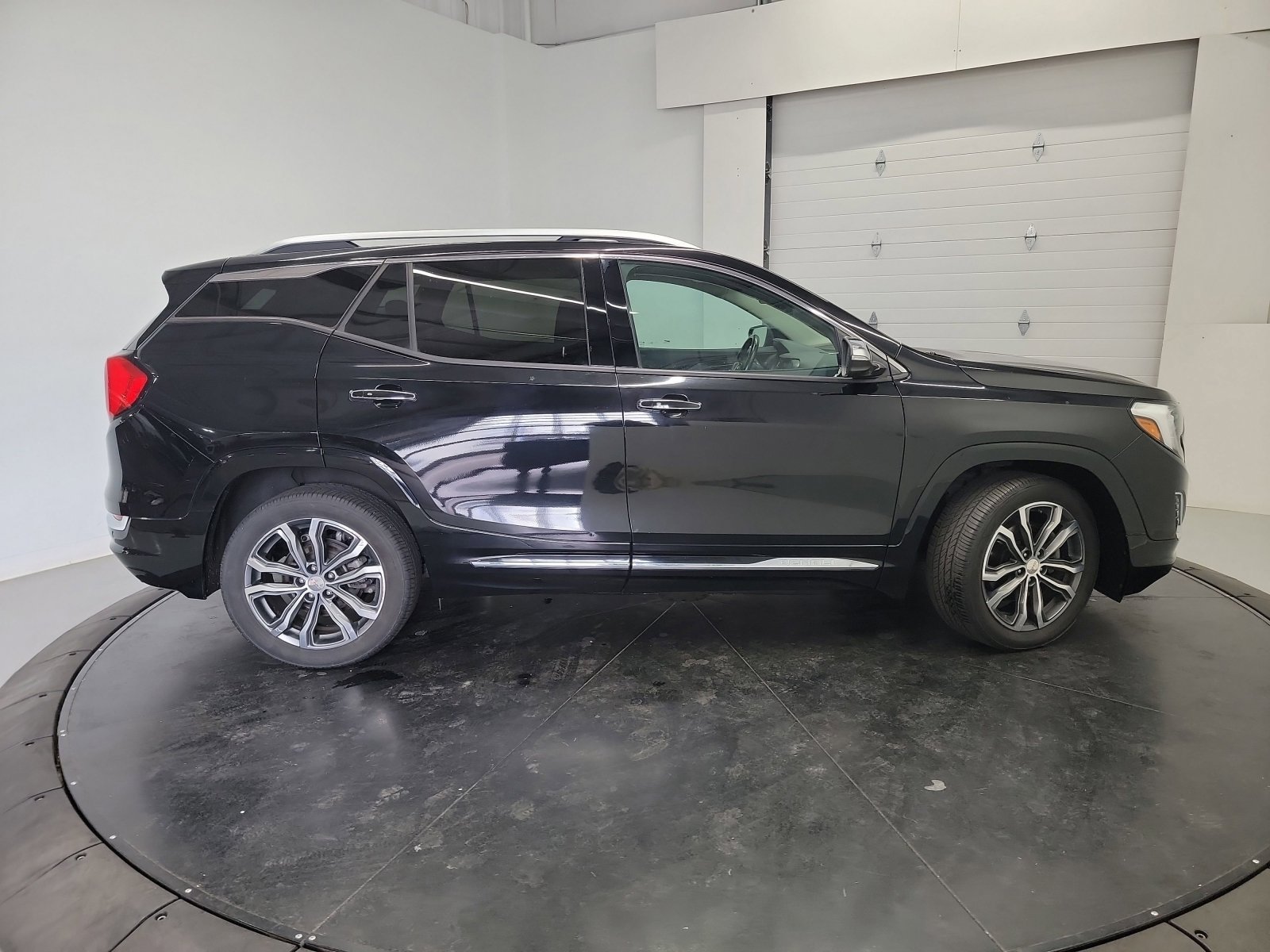 Used 2018 GMC Terrain Denali w/ Driver Alert Package II FWD image 19