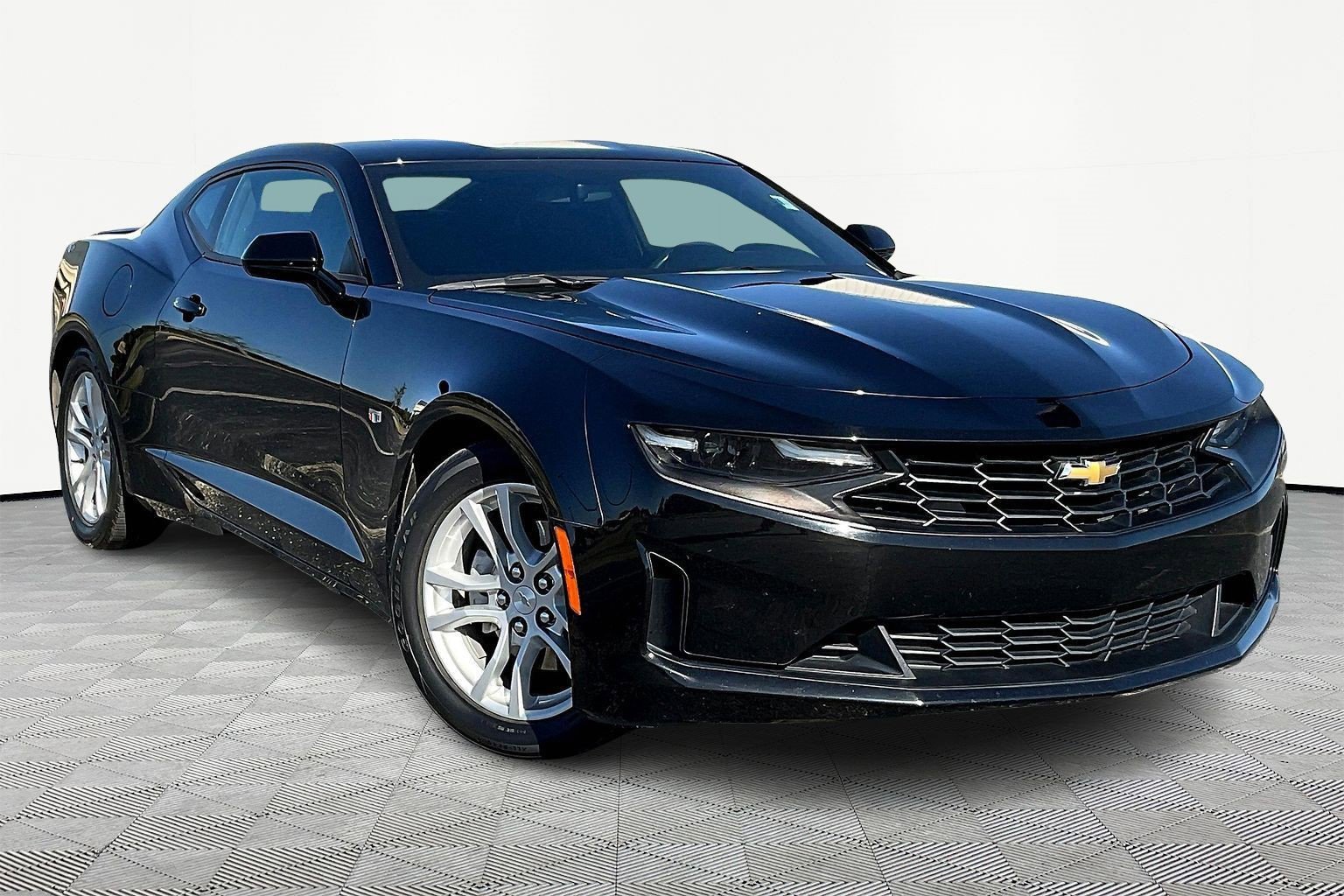 Used 2021 Chevrolet Camaro LS image 1