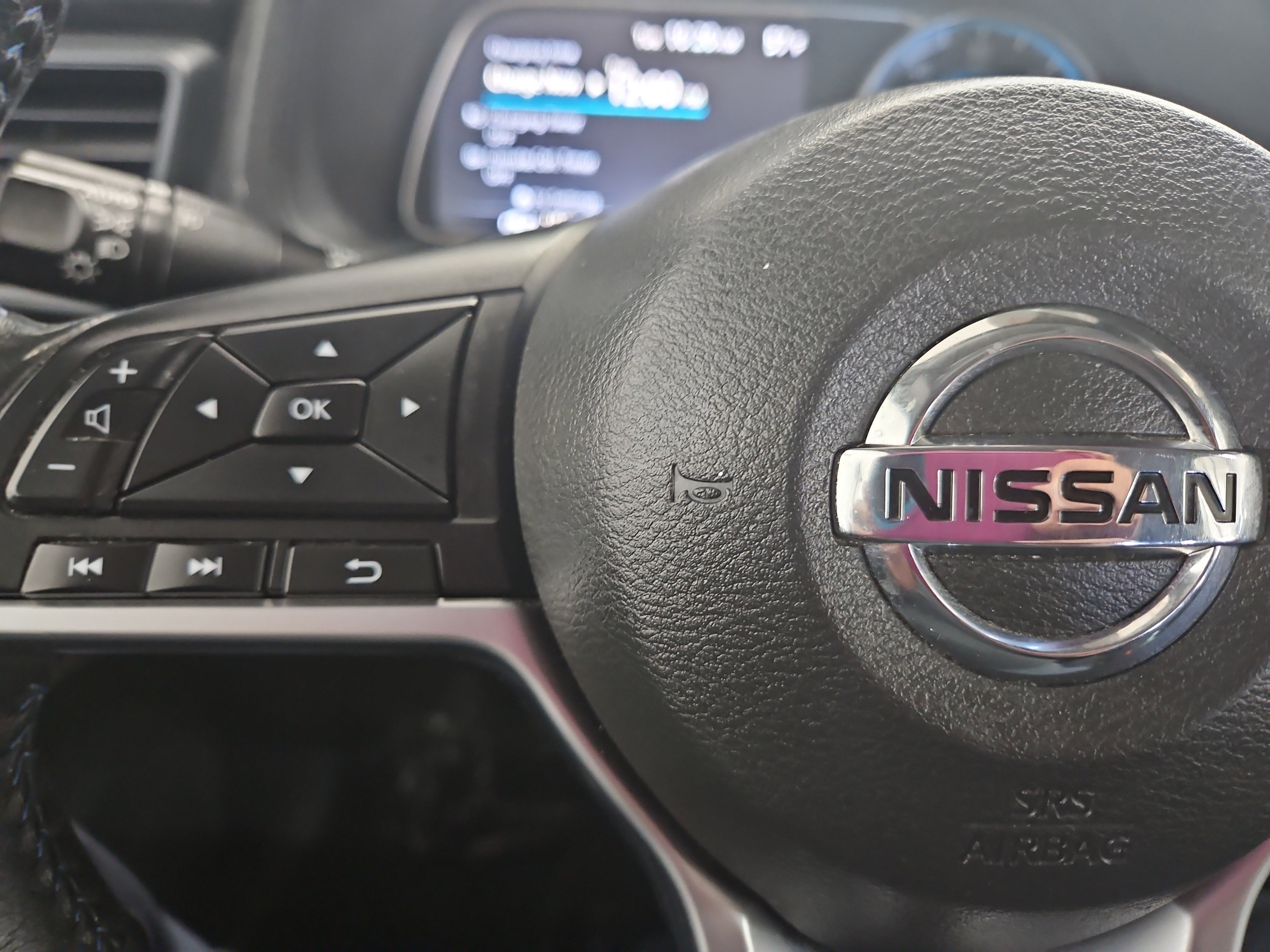 Used 2019 Nissan Leaf SV w/ SV Technology Package image 12