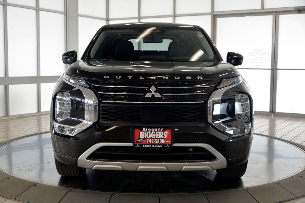 Used 2023 Mitsubishi Outlander SE image 3