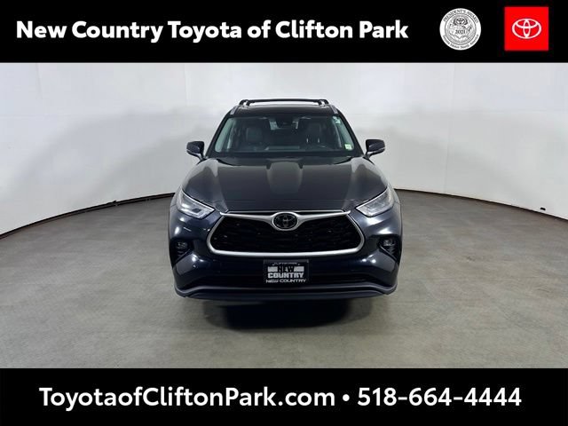 Used 2023 Toyota Highlander XLE AWD/4WD image 8