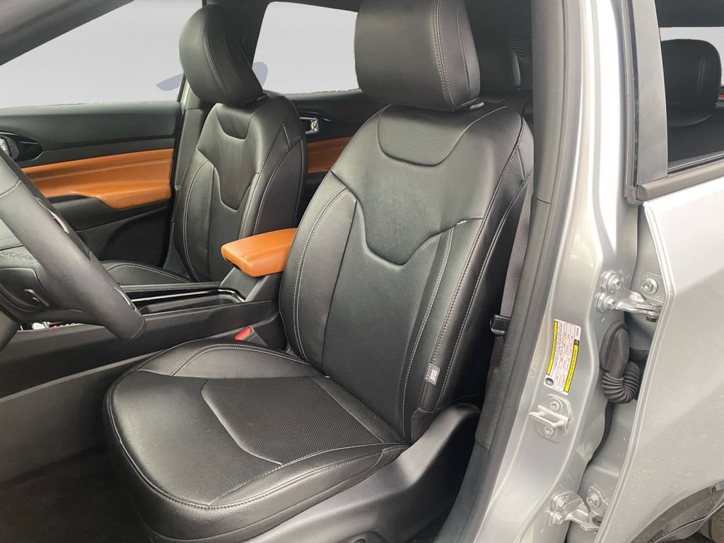 Used 2025 Jeep Compass Limited w/ Elite Group AWD/4WD image 15