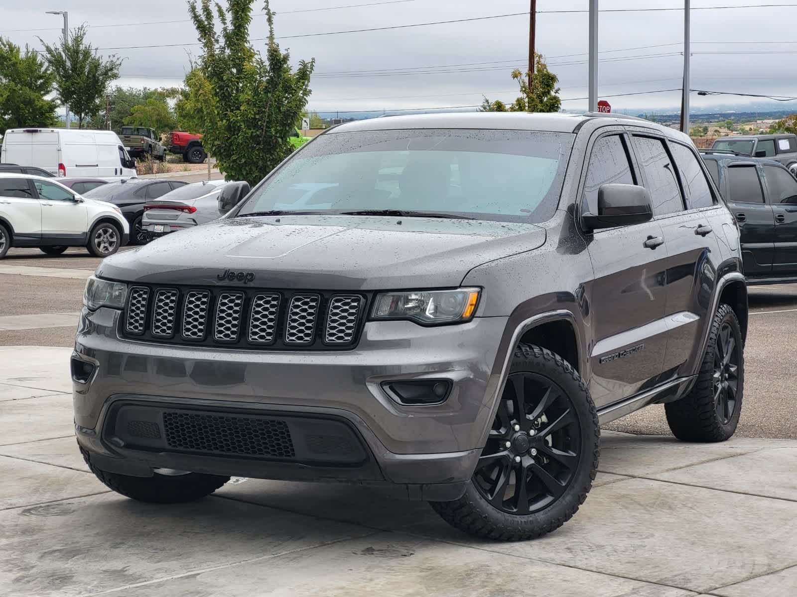 Used 2017 Jeep Grand Cherokee Altitude AWD/4WD image 1