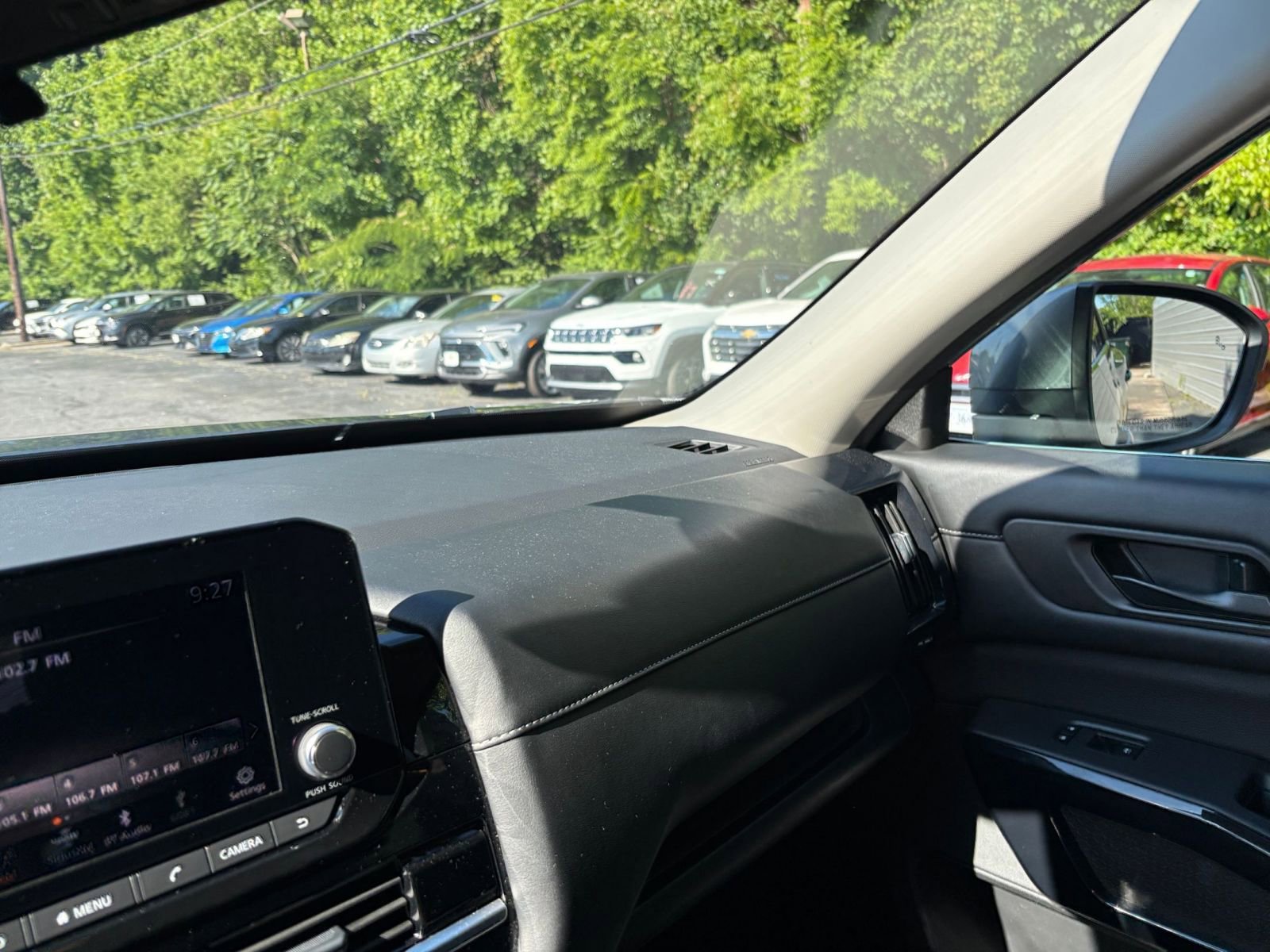 Used 2025 Nissan Pathfinder SV FWD image 34
