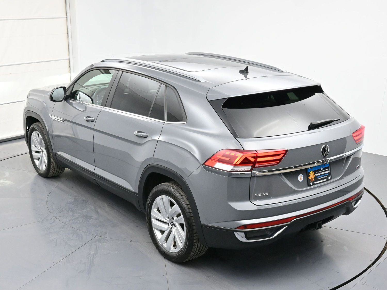 Certified 2022 Volkswagen Atlas Cross Sport SE image 35
