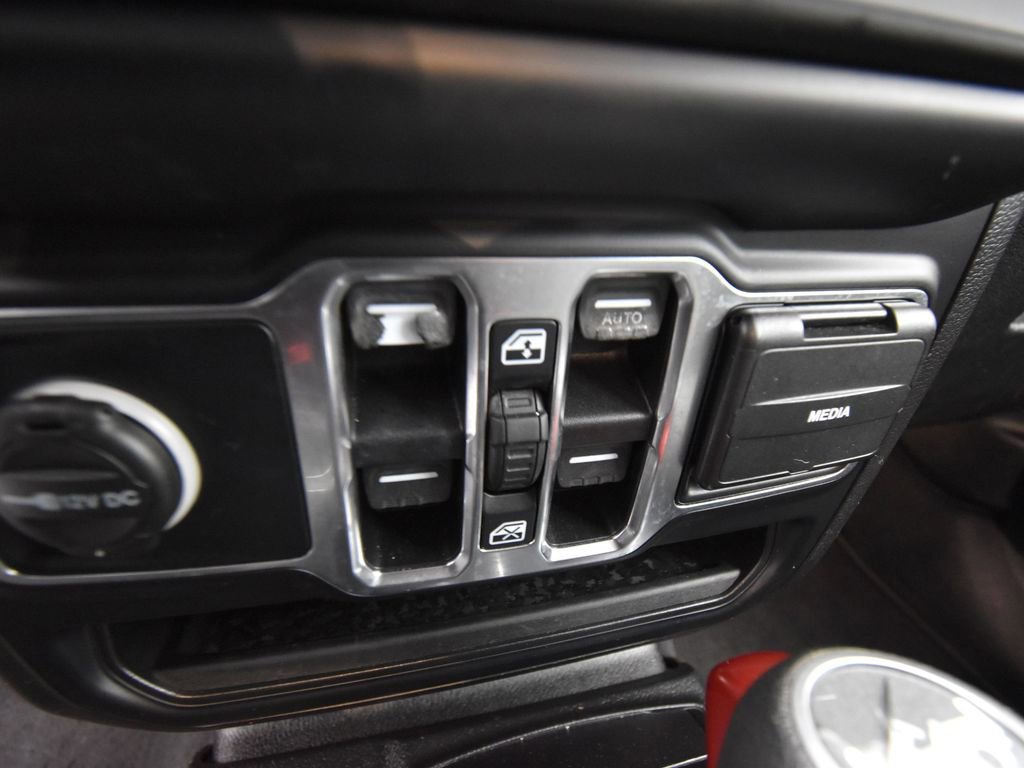 Used 2019 Jeep Wrangler Unlimited Sahara image 14