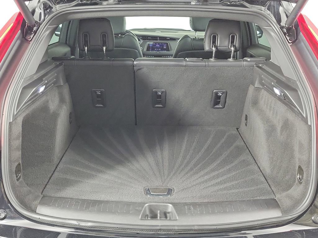Certified 2023 Cadillac XT4 Luxury w/ Cold Weather Package FWD image 8