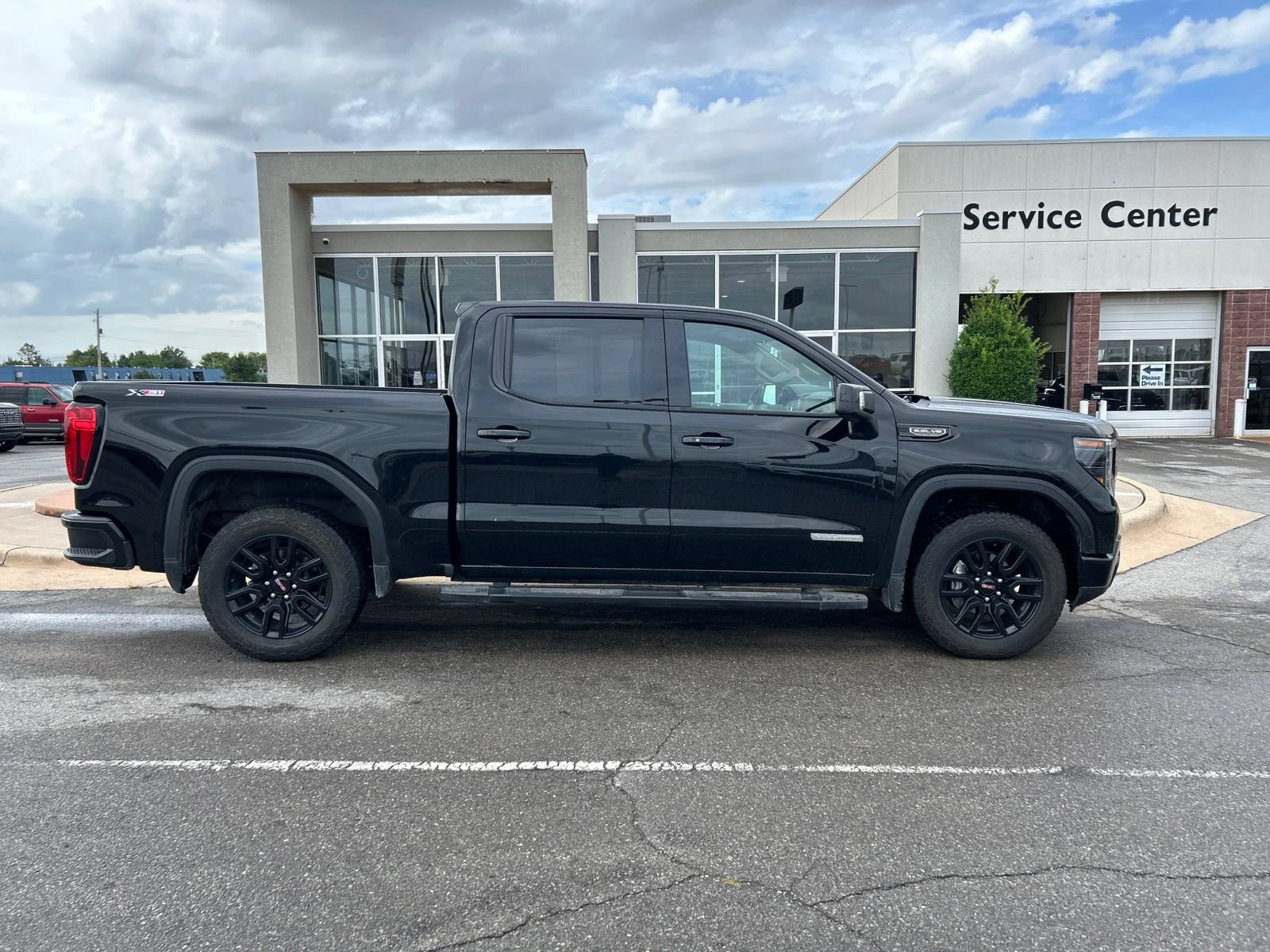 Used 2025 GMC Sierra 1500 Elevation w/ Elevation Premium Package AWD/4WD image 4