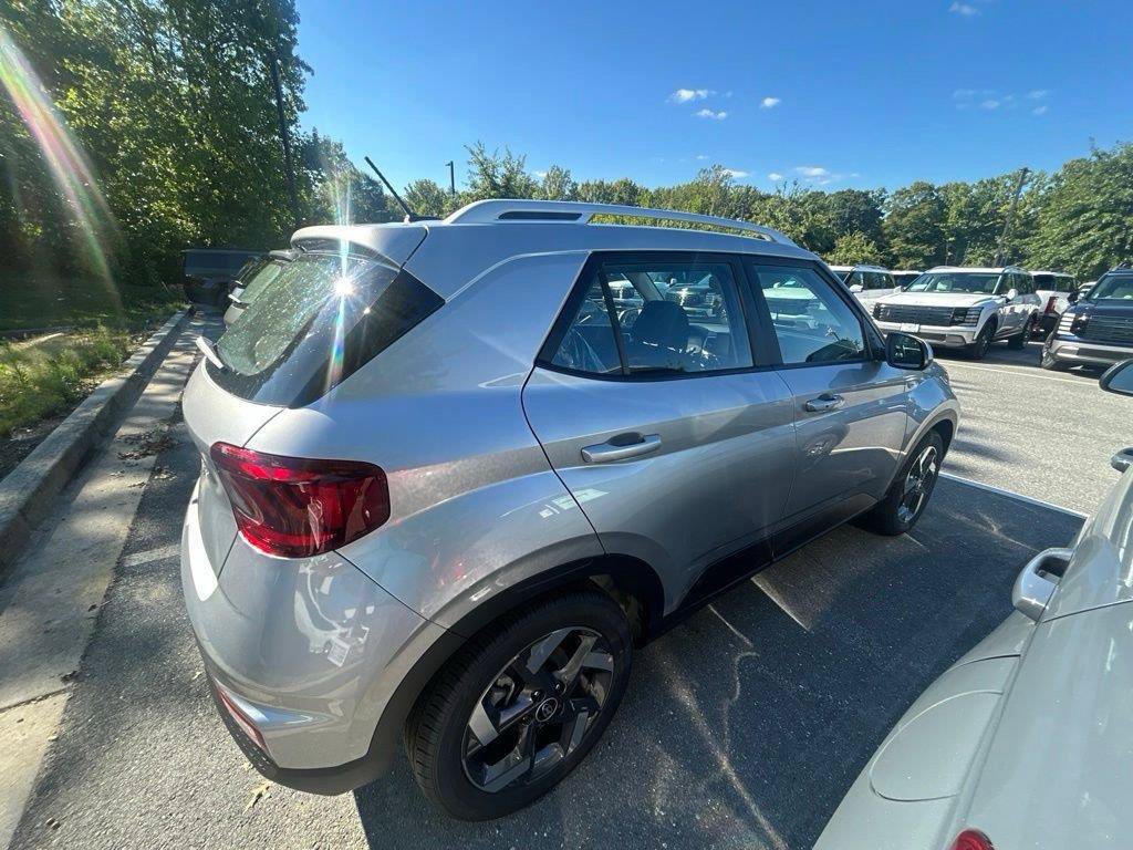 New 2026 Hyundai Venue SEL FWD image 7