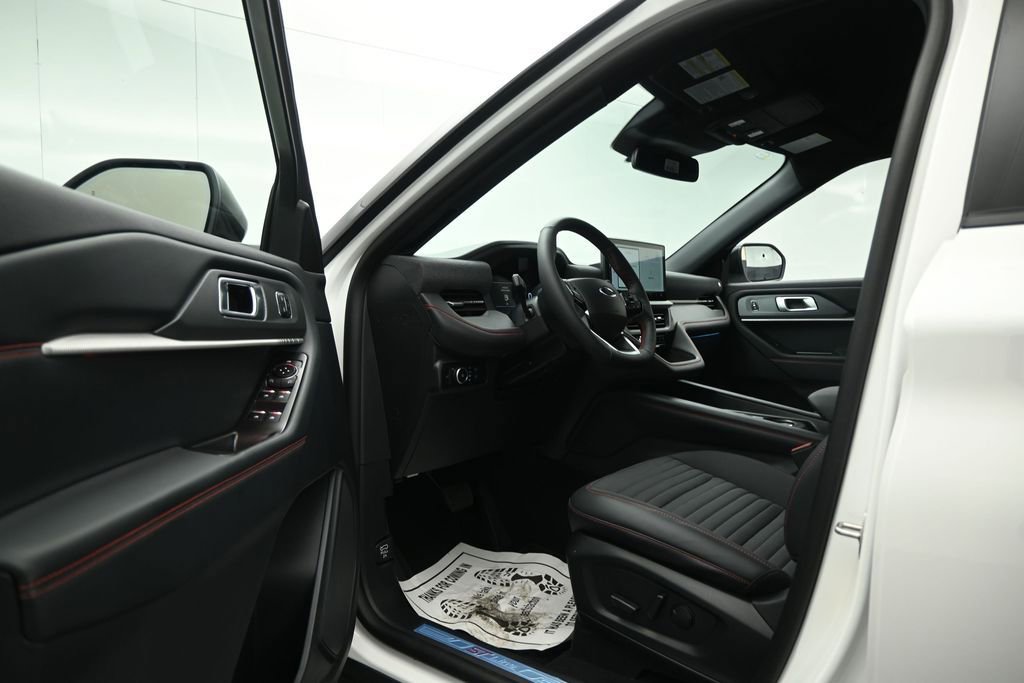 New 2026 Ford Explorer ST-Line w/ ST-Line Street Pack RWD image 8