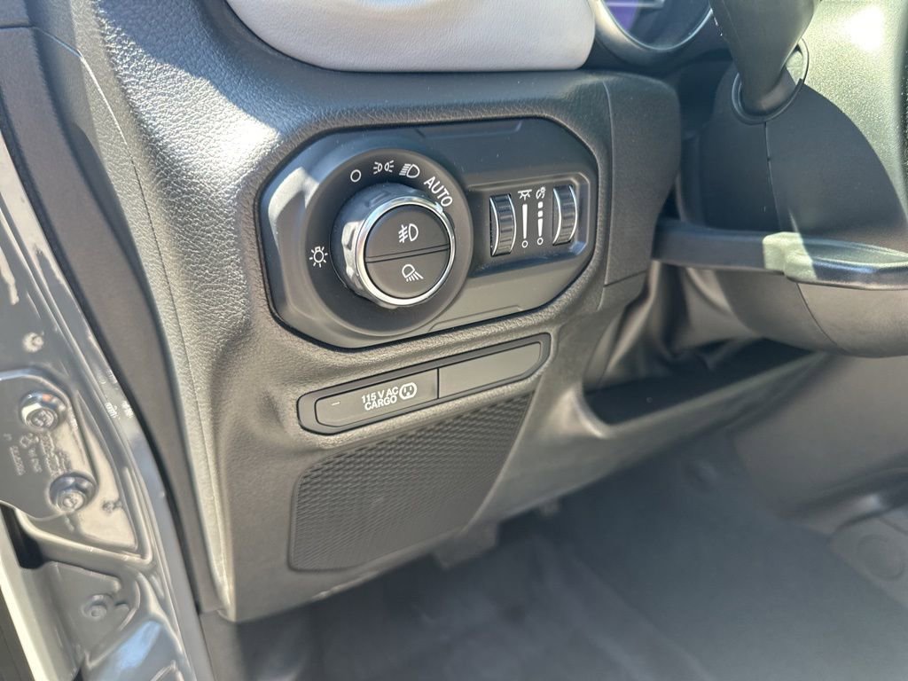 Used 2022 Jeep Gladiator Overland AWD/4WD image 14
