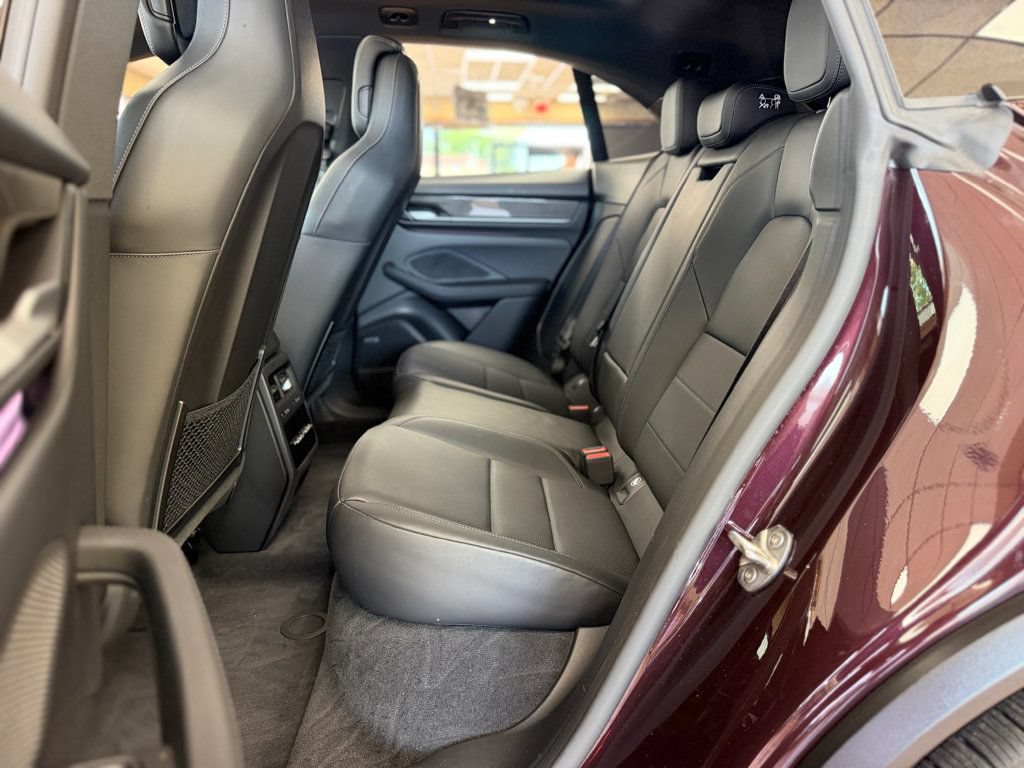 Used 2025 Porsche Macan Electric RWD image 17