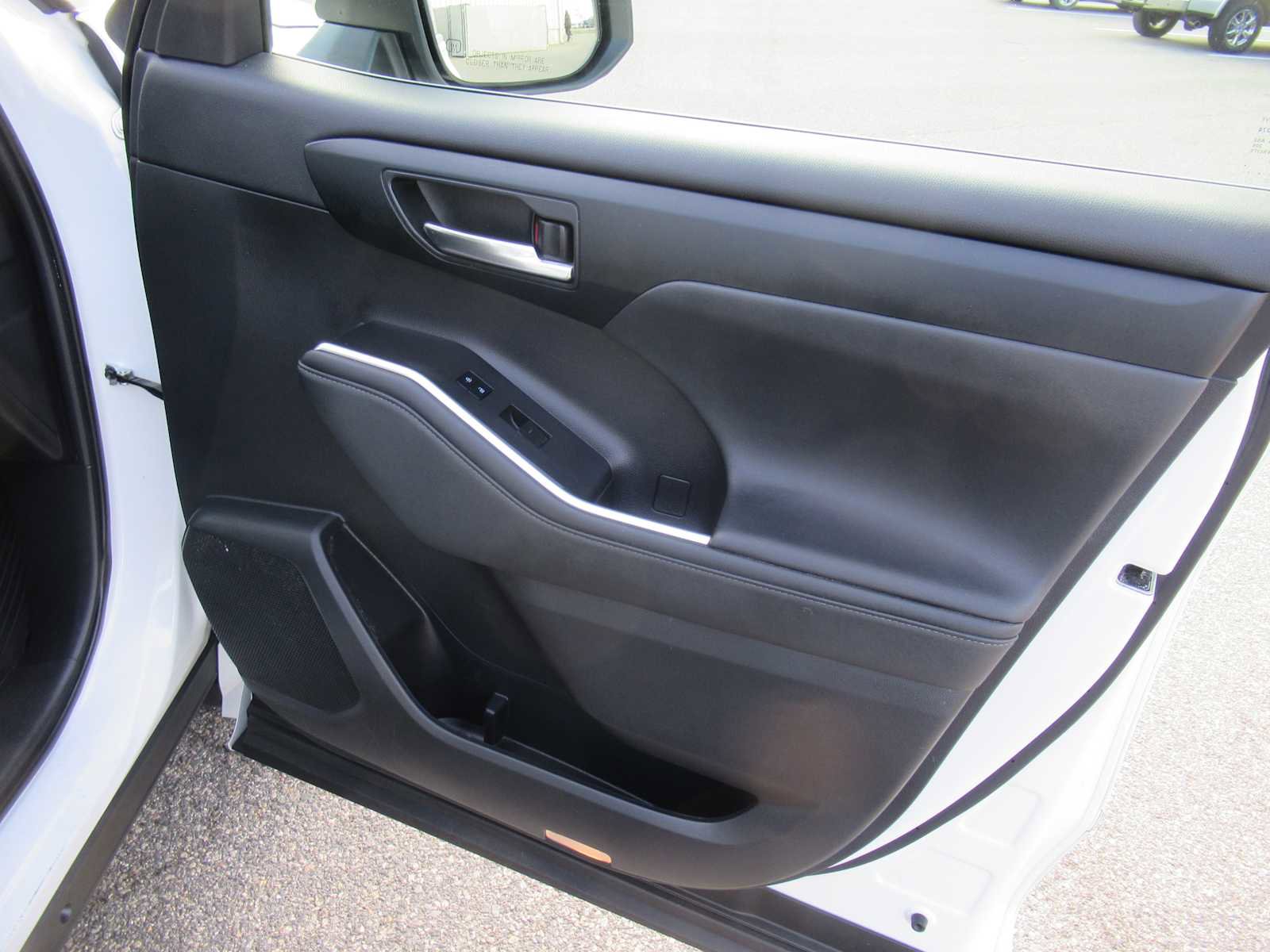 Used 2022 Toyota Highlander XLE image 29