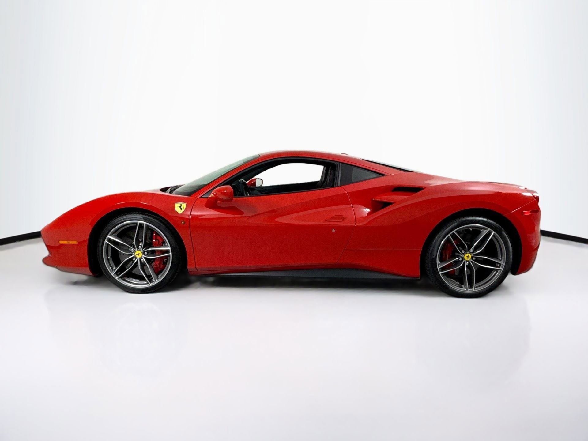 Certified 2017 Ferrari 488 GTB RWD image 4