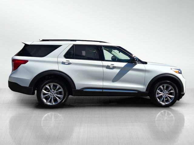 Certified 2024 Ford Explorer XLT w/ Equipment Group 202A AWD/4WD image 3
