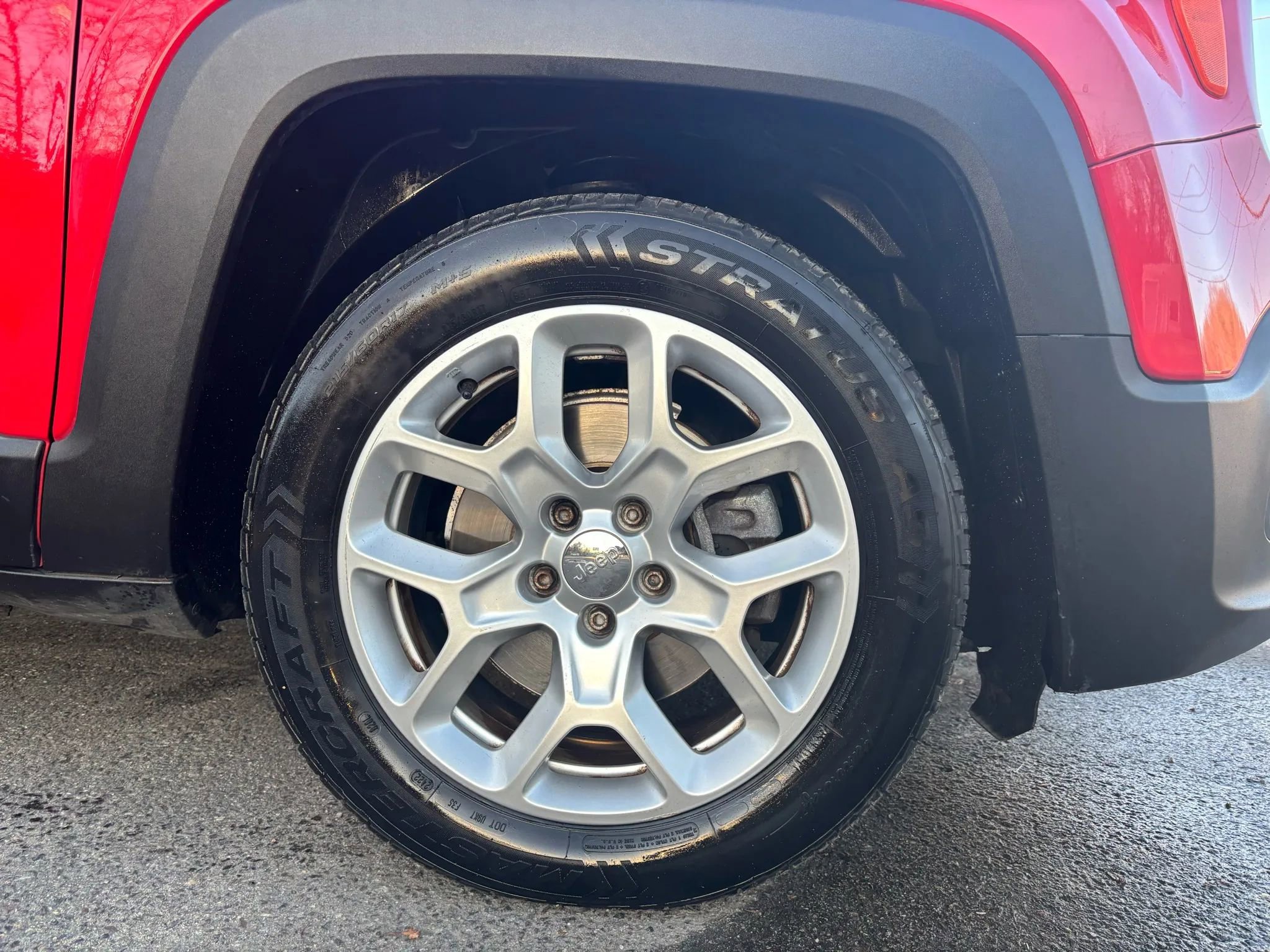 Used 2015 Jeep Renegade Latitude w/ Popular Equipment Group image 6