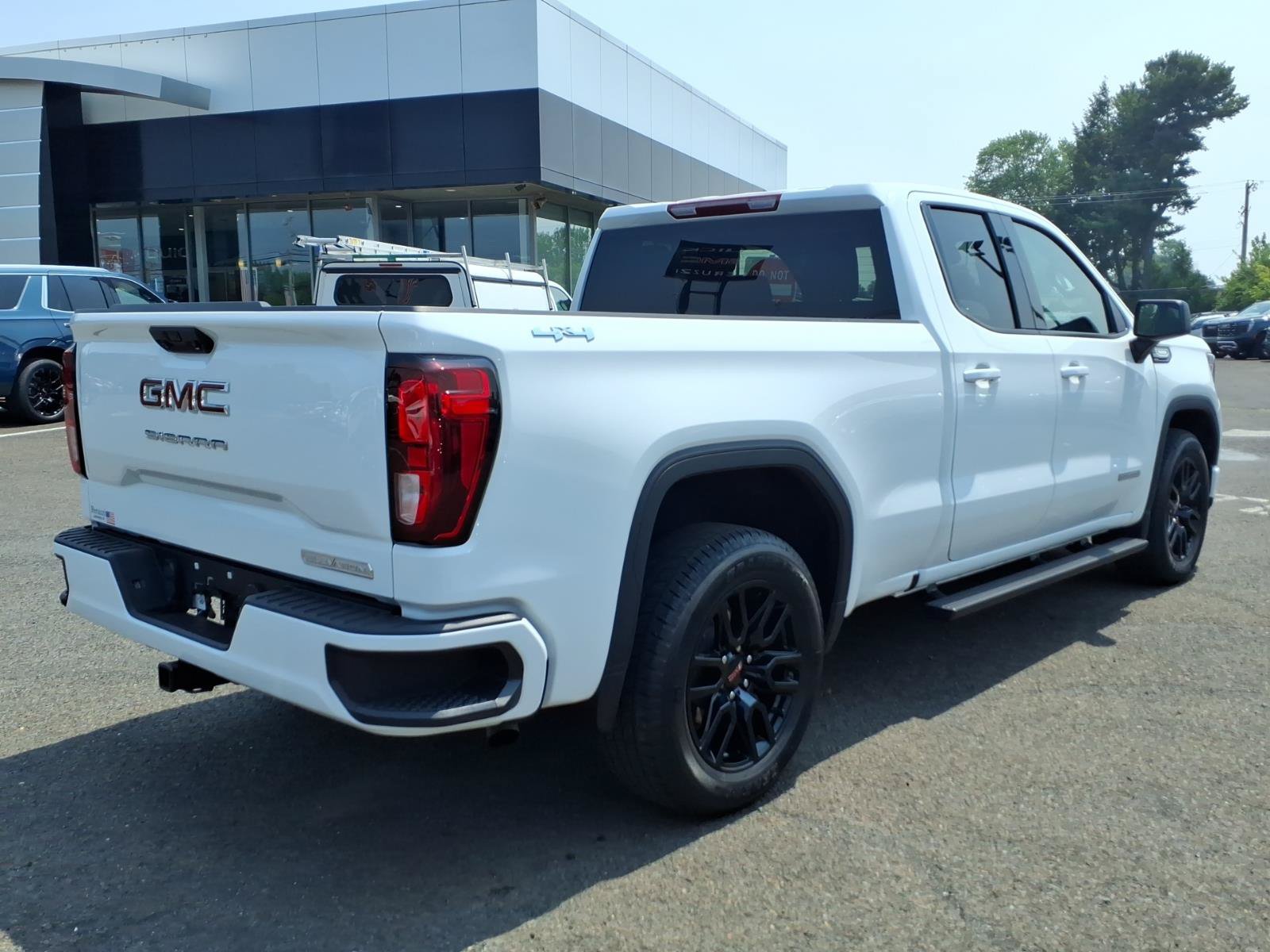Certified 2025 GMC Sierra 1500 Elevation AWD/4WD image 3