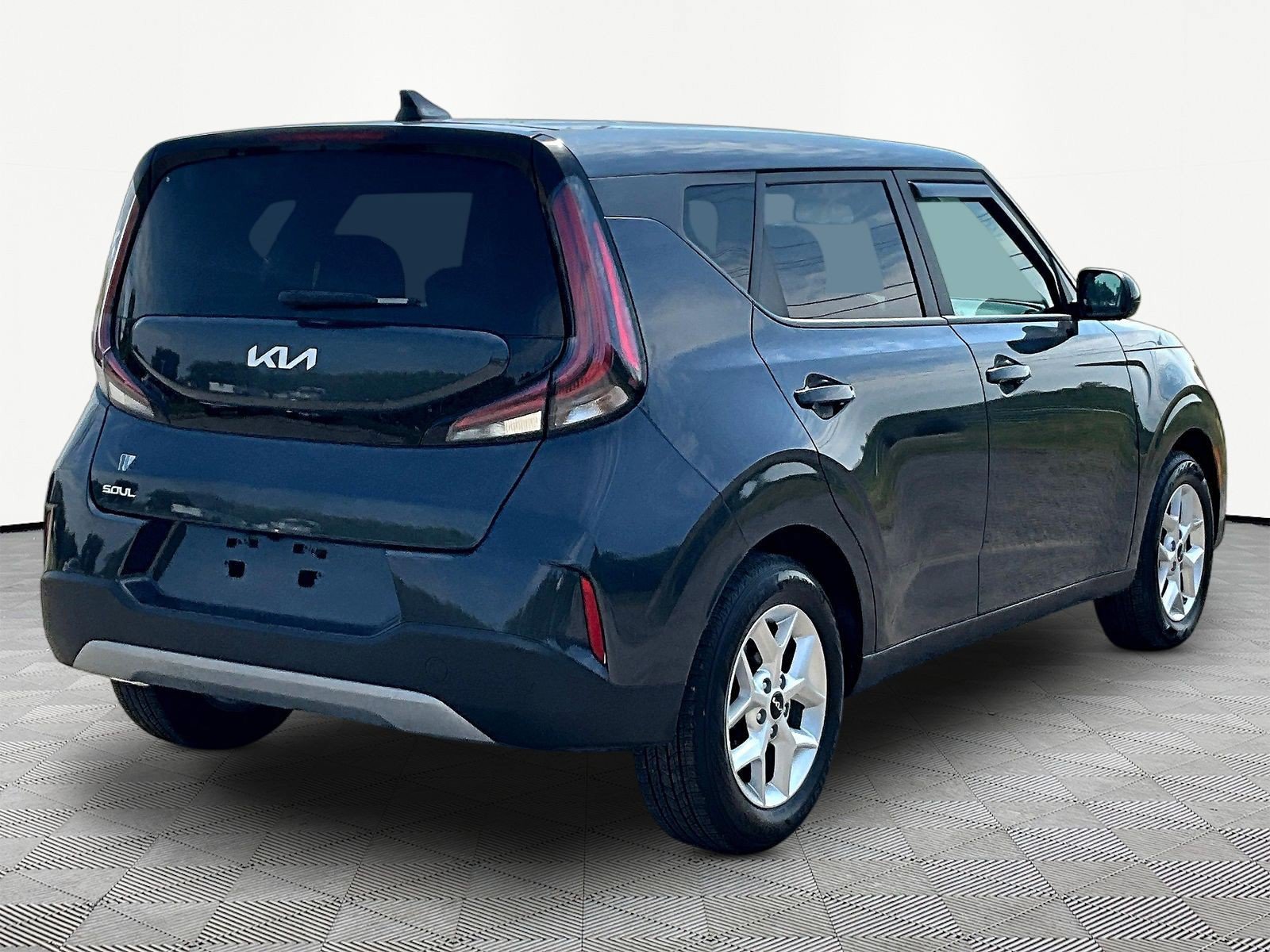 Used 2025 Kia Soul LX w/ LX Technology Package FWD image 6