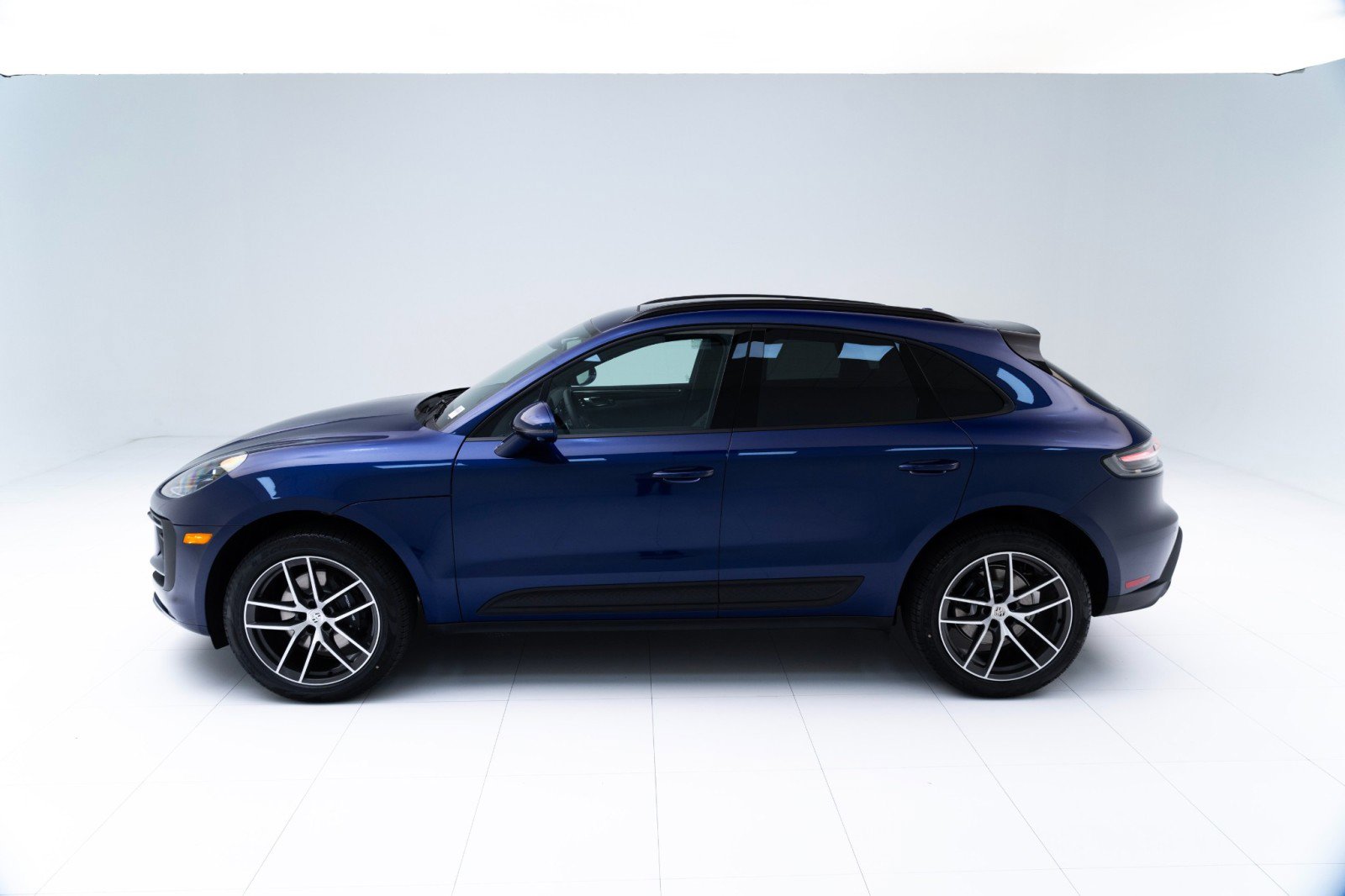 New 2025 Porsche Macan image 2