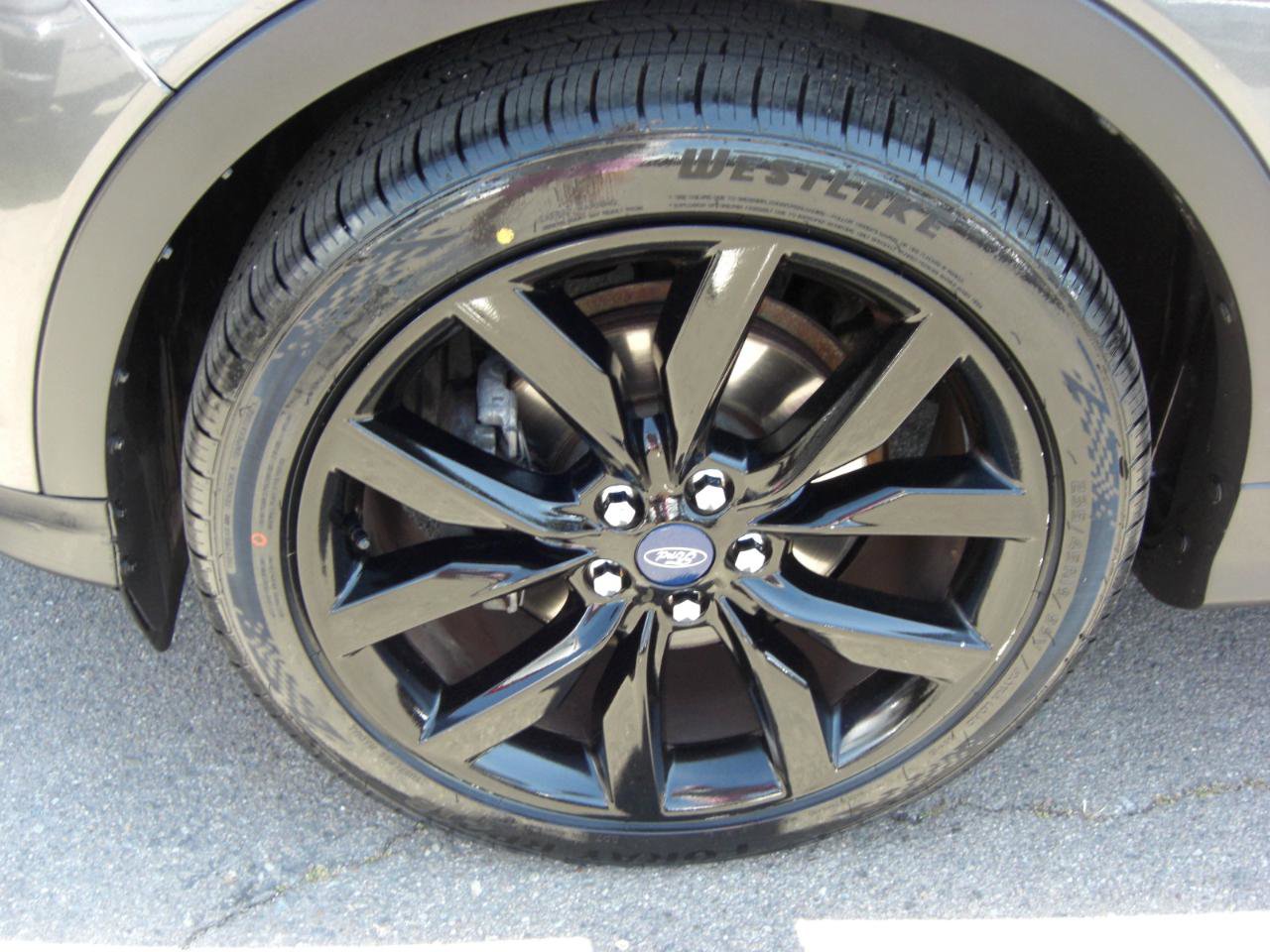 Used 2017 Ford Escape Titanium FWD image 4