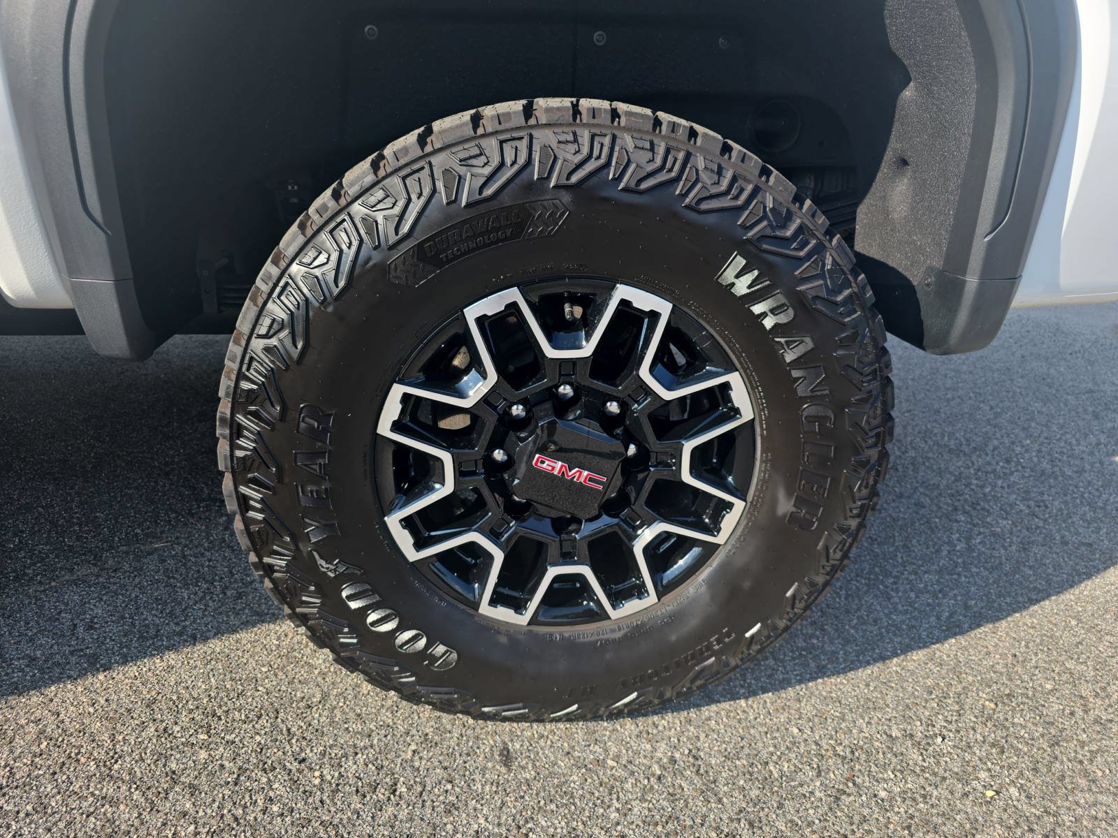 Used 2026 GMC Sierra 2500 AT4X AWD/4WD image 33