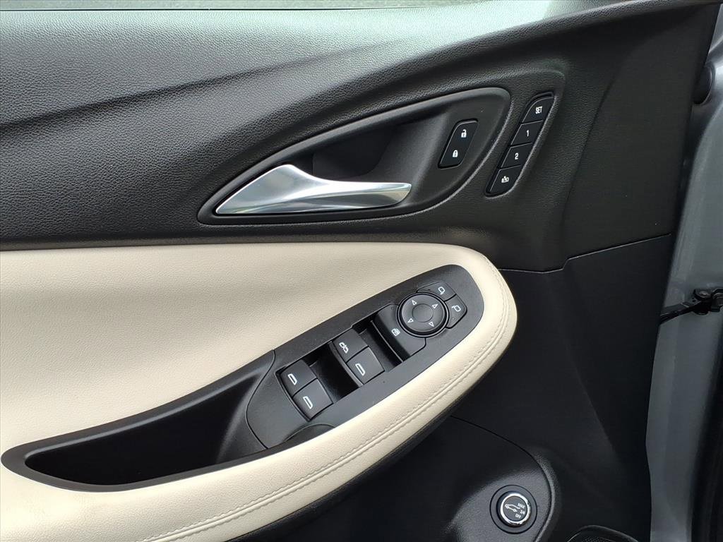 Used 2023 Buick Encore GX Essence w/ Experience Buick Package image 4